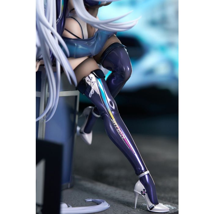 Shinano – Moonlit Chrome Ver. (Roaring Silver Wheel Ver.) | Azur Lane | 1/7 Scale Figure + LED Display Box