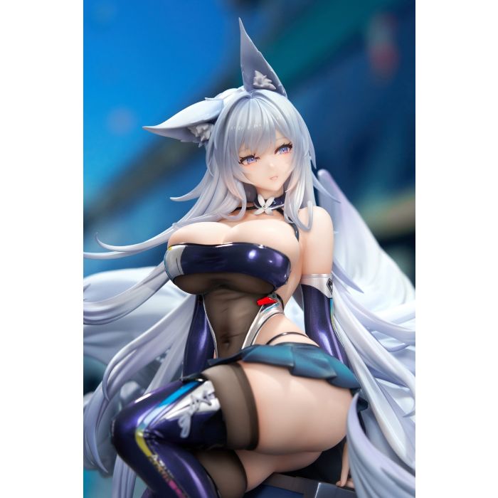 Shinano – Moonlit Chrome Ver. (Roaring Silver Wheel Ver.) | Azur Lane | 1/7 Scale Figure + LED Display Box